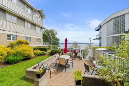 Garden / Landscaping Photo of 212 15621 Marine Drive, White Rock, BC