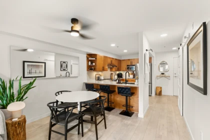 Kitchen Island Photo of 212 15621 Marine Drive, White Rock, BC