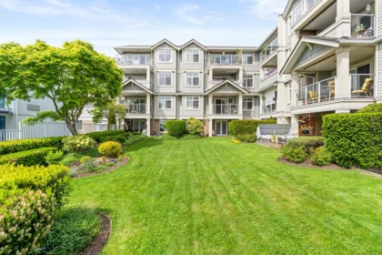 Swimming Pool Photo of 212 15621 Marine Drive, White Rock, BC
