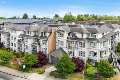 Front Yard Photo of 203 8142 120a Street, Surrey, BC