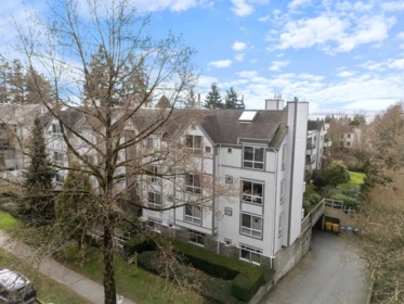 Garden / Landscaping Photo of 205 7465 Sandborne Avenue, Burnaby, BC