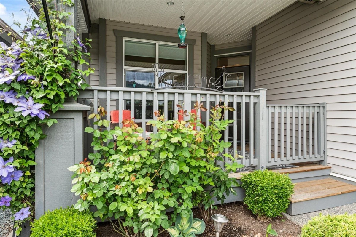 Living Room Photo of 22 6211 Chilliwack River Road, Chilliwack, BC