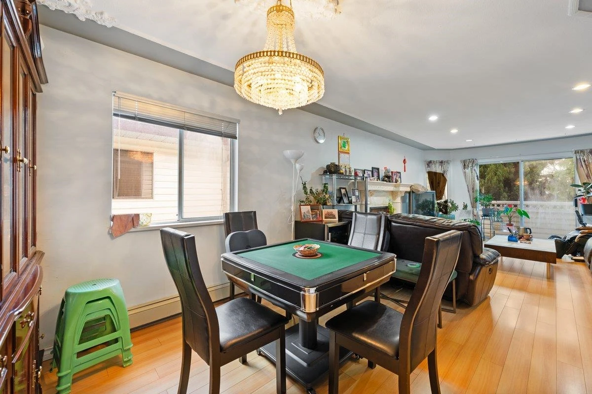 Living Room Photo of 2663 E 41st Avenue, Vancouver, BC