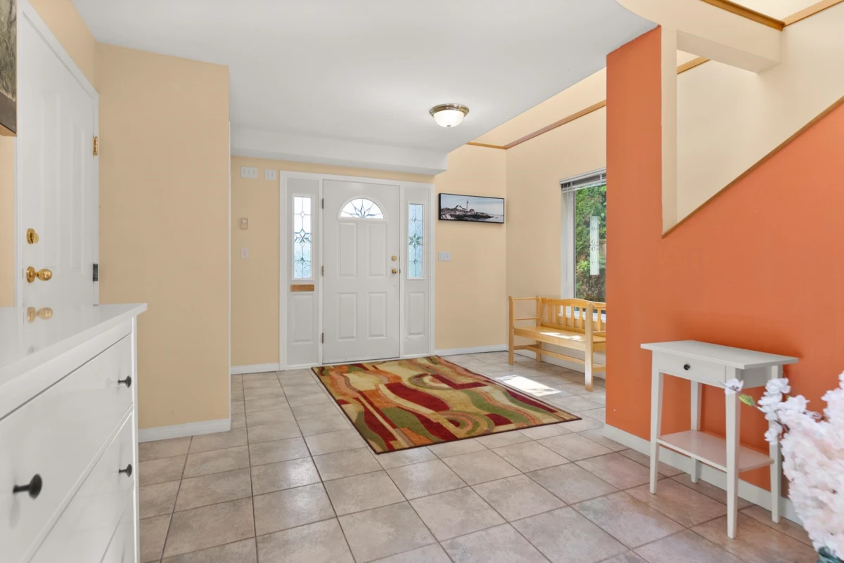 Family Room Photo of 1575 Beach Grove Road, Delta, BC