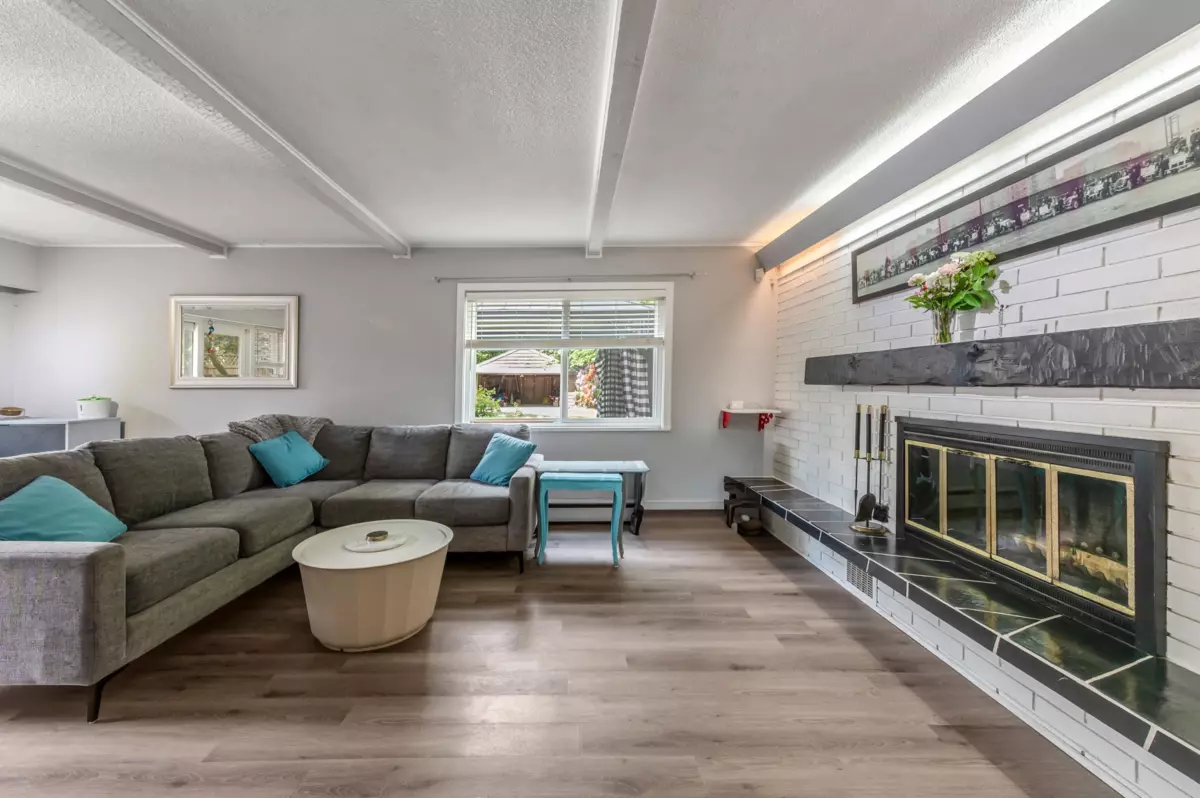 Family Room Photo of 9573 139 Street, Surrey, BC