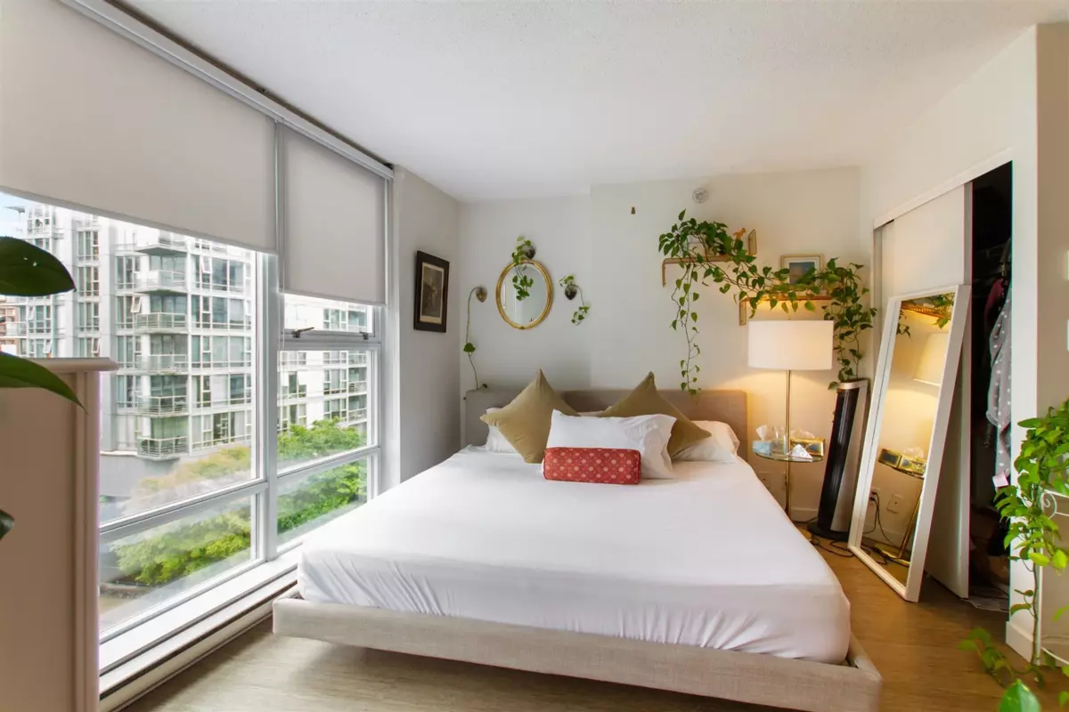 Family Room Photo of 707 131 Regiment Square, Vancouver, BC