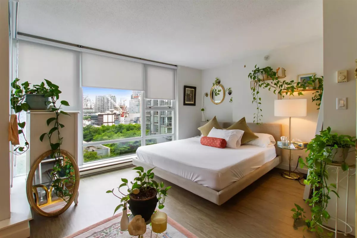 Living Room Photo of 707 131 Regiment Square, Vancouver, BC