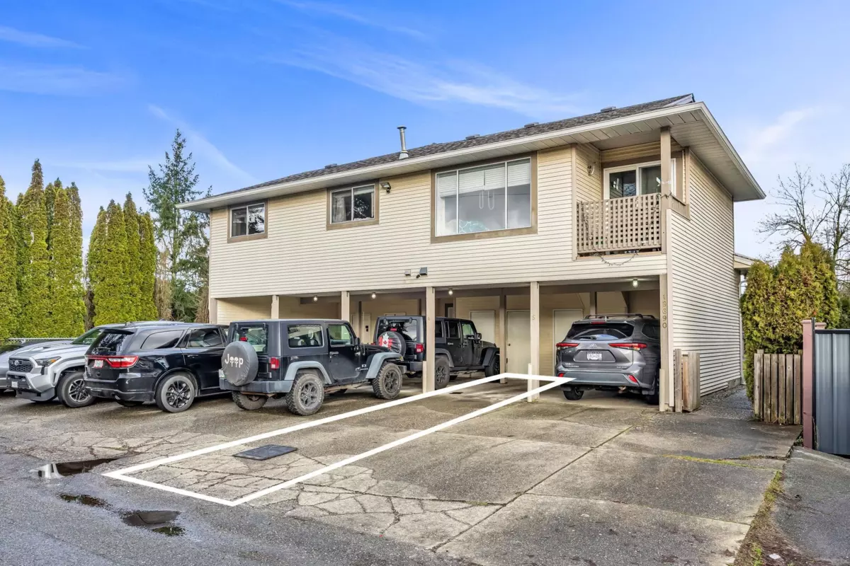 Family Room Photo of 4 19690 56 Avenue, Langley, BC