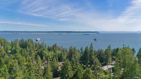 Backyard Photo of 3907 Bayridge Place, West Vancouver, BC