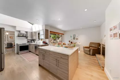 Breakfast Nook Photo of 3907 Bayridge Place, West Vancouver, BC
