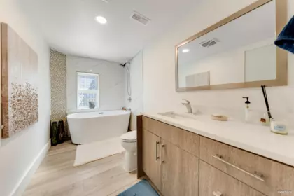 Laundry Room Photo of 3907 Bayridge Place, West Vancouver, BC