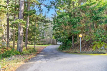 Garden / Landscaping Photo of 37150 Schooner Way, Pender Island, BC