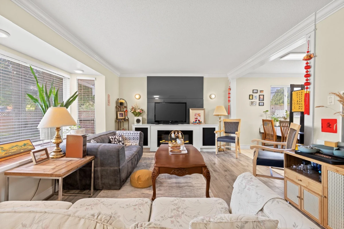 Dining Area Photo of 1619 138a Street, Surrey, BC