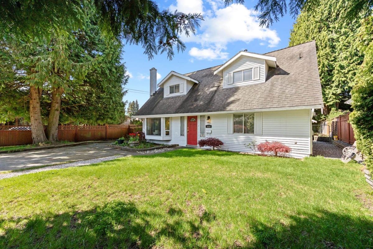 Family Room Photo of 1619 138a Street, Surrey, BC