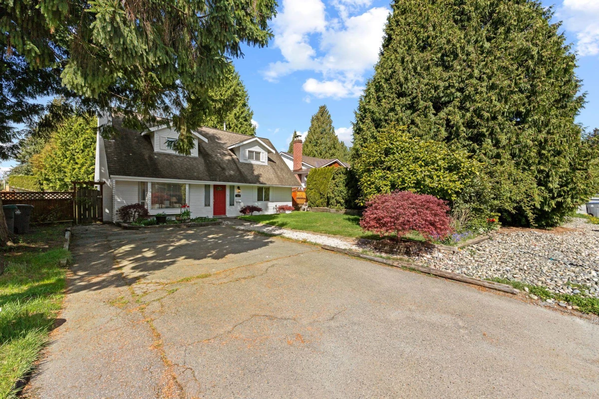 Living Room Photo of 1619 138a Street, Surrey, BC