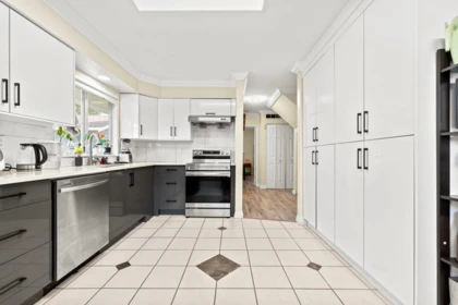 Guest Bathroom Photo of 1619 138a Street, Surrey, BC