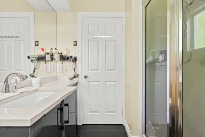 Hallway Photo of 1619 138a Street, Surrey, BC