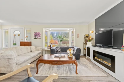 Kitchen Island Photo of 1619 138a Street, Surrey, BC