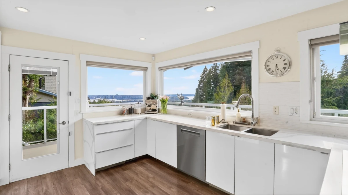 Dining Area Photo of 668 Alpine Court, North Vancouver, BC
