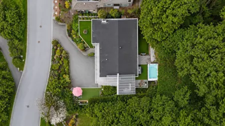 Garden / Landscaping Photo of 668 Alpine Court, North Vancouver, BC