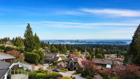 Hot Tub / Spa Photo of 668 Alpine Court, North Vancouver, BC
