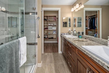 Guest Bathroom Photo of 409 32445 Simon Avenue, Abbotsford, BC
