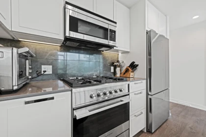807 1401 Hunter Street, North Vancouver, BC, North Vancouver — Apartment/Condo for sale