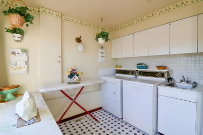 Breakfast Nook Photo of 6816 Ontario Street, Vancouver, BC