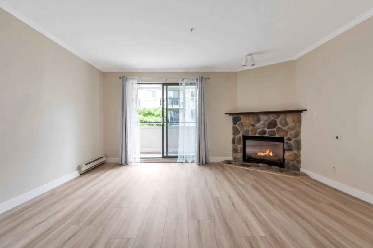 Dining Area Photo of 201 2357 Whyte Avenue, Port Coquitlam, BC