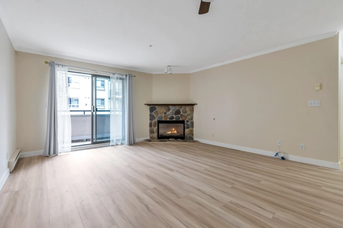 Family Room Photo of 201 2357 Whyte Avenue, Port Coquitlam, BC