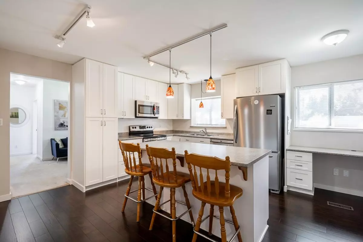 Dining Area Photo of 11101 143a Street, Surrey, BC