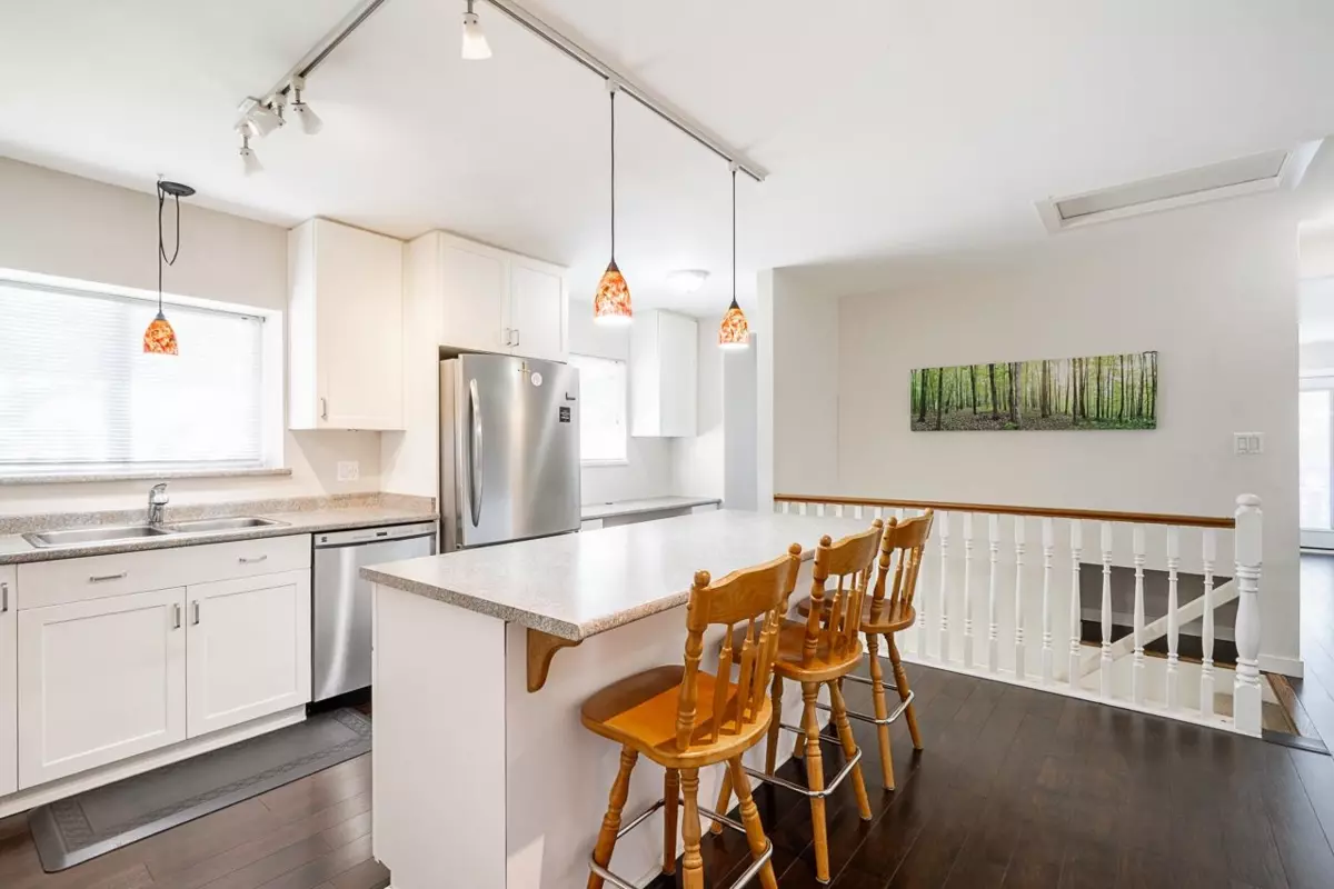 Family Room Photo of 11101 143a Street, Surrey, BC