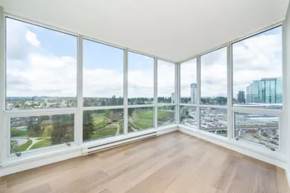 Powder Room Photo of 2002 13618 100 Avenue, Surrey, BC