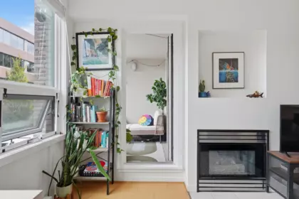 Powder Room Photo of 303 1888 York Avenue, Vancouver, BC