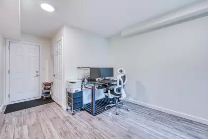 Entry Foyer Photo of 13 9800 Granville Avenue, Richmond, BC
