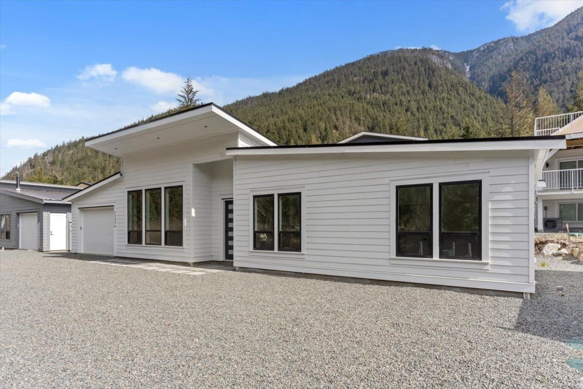 Living Room Photo of HG185 71376 Grove Place, Hope, BC