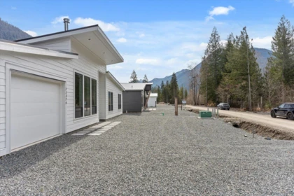 HG185 71376 Grove Place, Hope, BC, Hope — Single Family Residence for sale