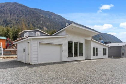 HG185 71376 Grove Place, Hope, BC, Hope — Single Family Residence for sale