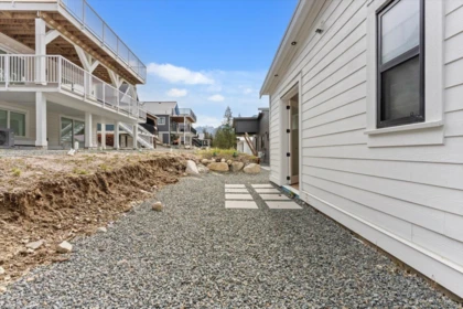 Front Yard Photo of HG185 71376 Grove Place, Hope, BC