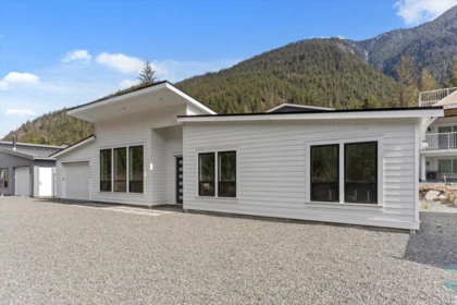 HG185 71376 Grove Place, Hope, BC, Hope — Single Family Residence for sale
