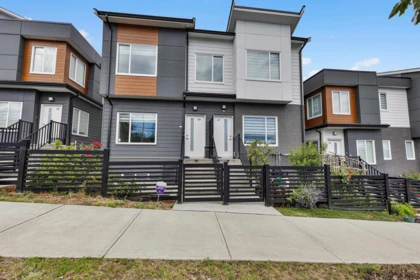 Swimming Pool Photo of 48 9652 162a Street, Surrey, BC