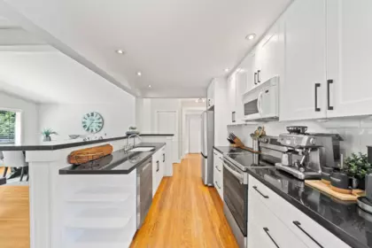 Kitchen Island Photo of 1448 Farrell Avenue, Delta, BC