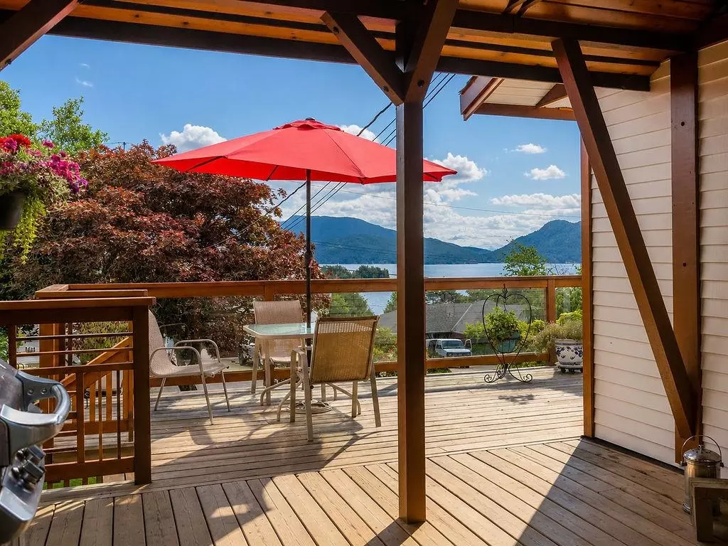 Living Room Photo of 1515 Thompson Road, Gibsons, BC