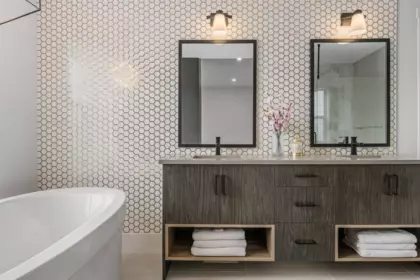 Guest Bathroom Photo of 46070 First Avenue, Chilliwack, BC