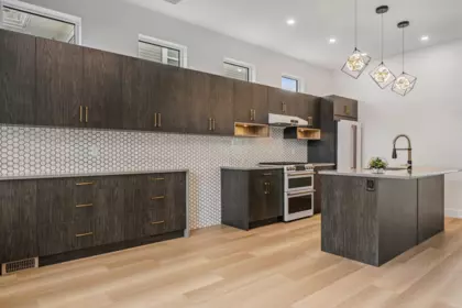 Kitchen Island Photo of 46070 First Avenue, Chilliwack, BC