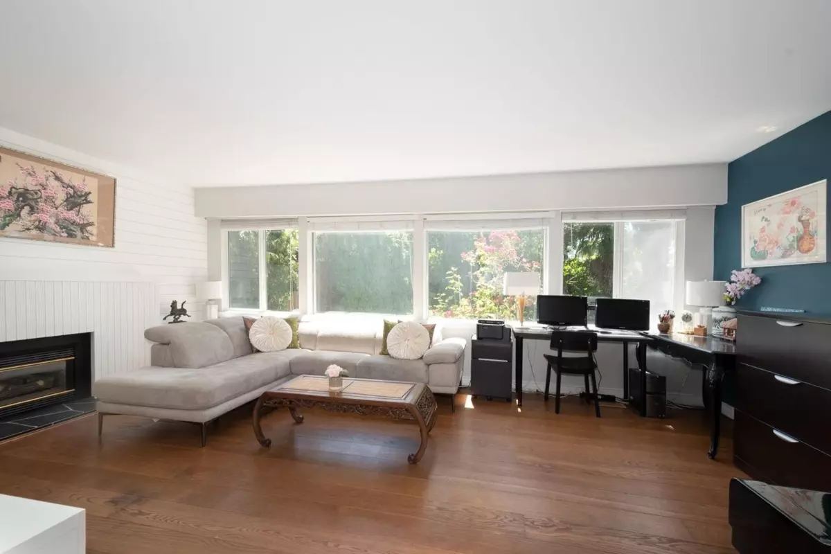 Family Room Photo of 3411 Wardmore Place, Richmond, BC