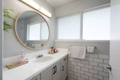 Hallway Photo of 3411 Wardmore Place, Richmond, BC