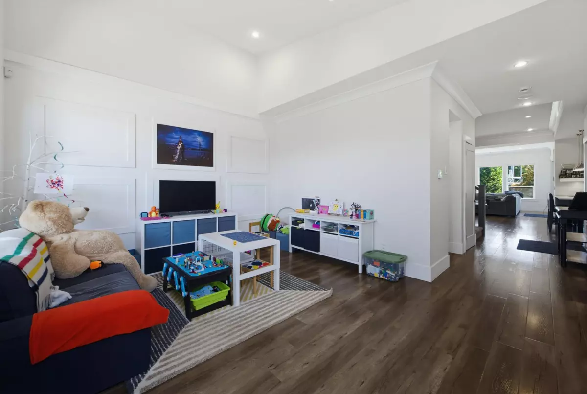 Living Room Photo of 15868 105a Avenue, Surrey, BC