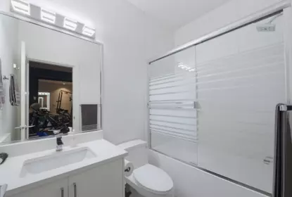 Entry Foyer Photo of 15868 105a Avenue, Surrey, BC