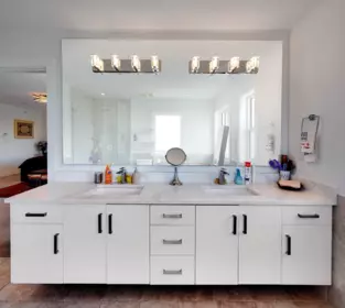 Mudroom Photo of 23072 Cliff Avenue, Maple Ridge, BC